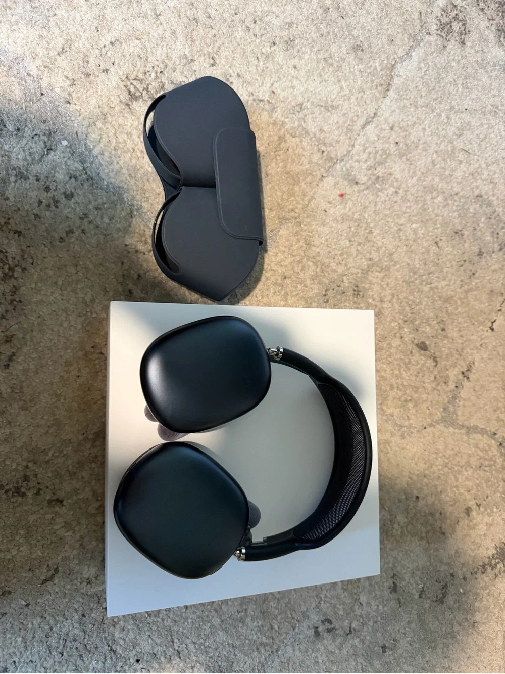Apple Earbuds / Accessory Box with Black Silicone Case Accent